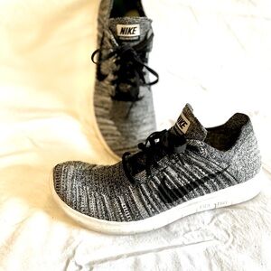 👟🌸GUC Nike Sneakers, black, grey and white, size 10.5